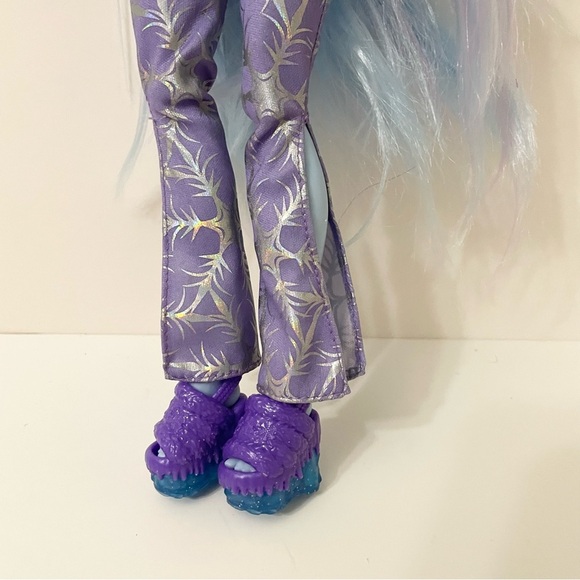 Monster High G3 Abbey Bominable Articulated Yeti Fashion Doll - Picture 13 of 16